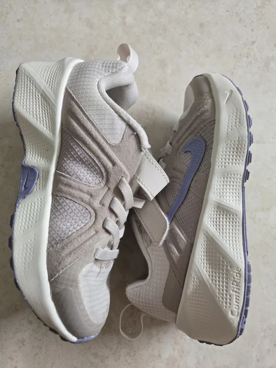 Nike metro tek Kids off white Sneakers with Lavender Swoosh Size 11c Toddler