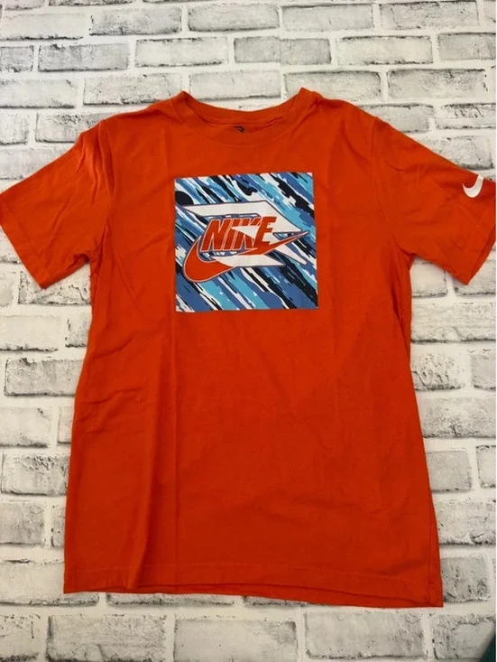 Boy’s Nike orange graphic short sleeve t-shirt size XL