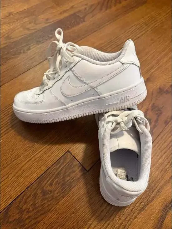 Nike Air Force ones 5.5 Y