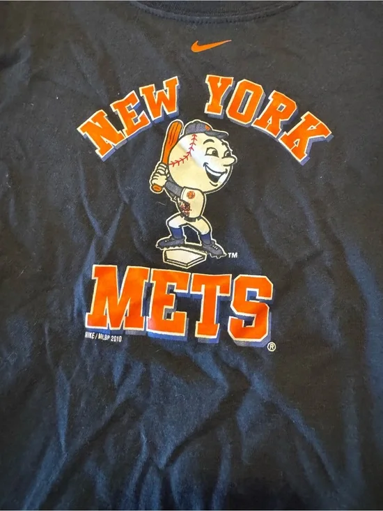 Nike Kids Black New York Mets Graphic Tee with Orange Accents ⚾️