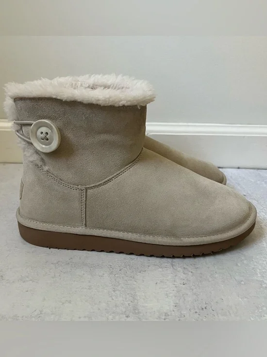 UGG Suede Ankle Boot 8 Lined Single Button Koolaburra Nalie