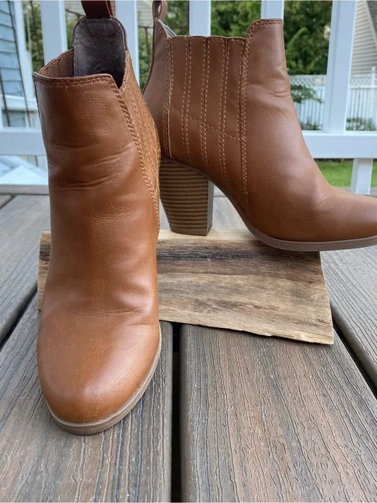 Francesca’s Women's Tan Faux Leather Block Heel Ankle Boots 9M