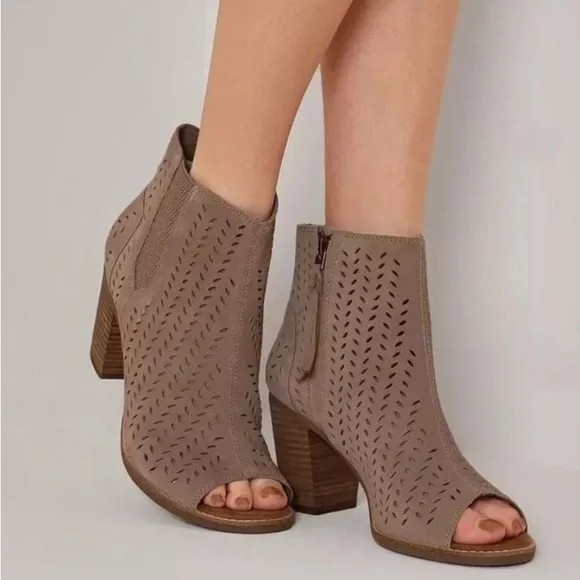 Toms Desert Perforated Taupe Peep Toe Ankle Booties size 9