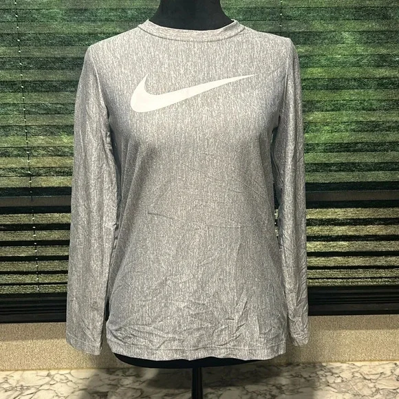 Nike Boys Dri-Fit Grey Logo Front Long Sleeve Athletic Tee Size‎ Large