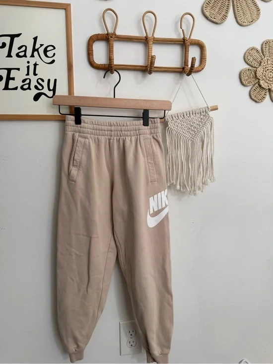 Nike - big kid size M - jogger sweatpants