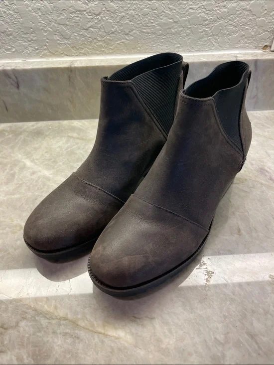 Sorel Women’s Ankle Booties in Dark Brown - Sleek Chelsea Style