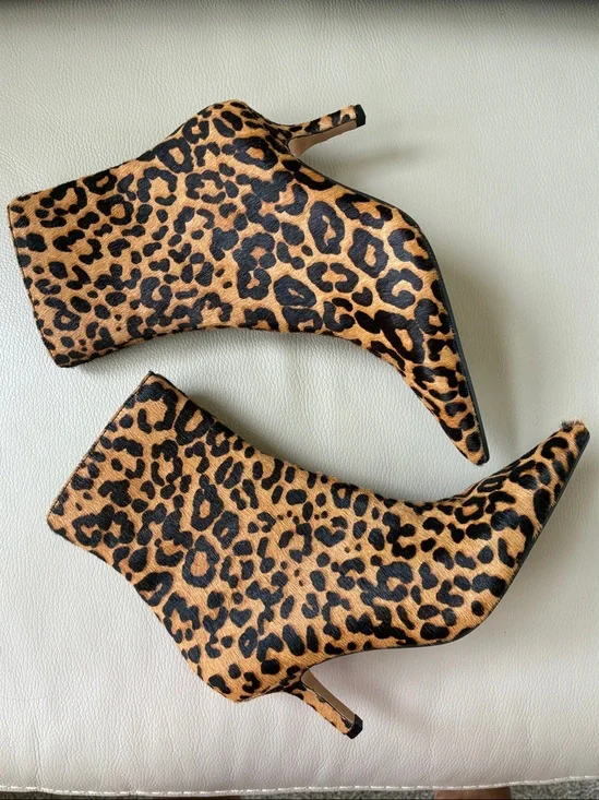 STEVE MADDEN ALSTON boots- animal print