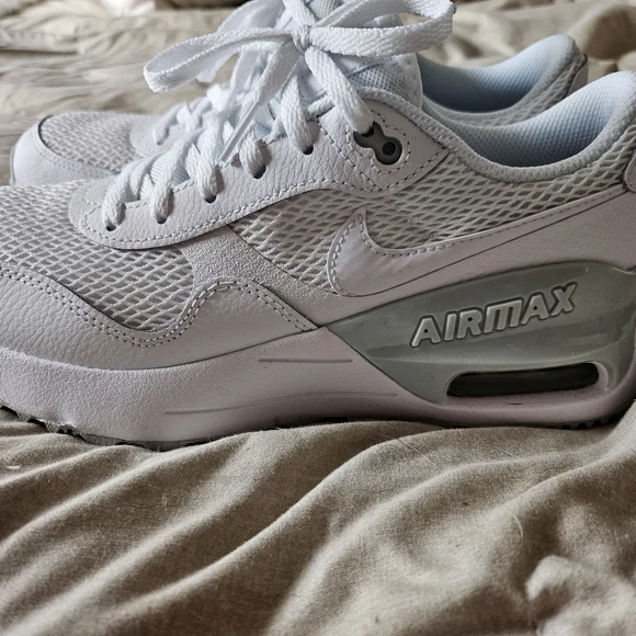 Nike Air Max Systm Youth Size 6 Sneakers