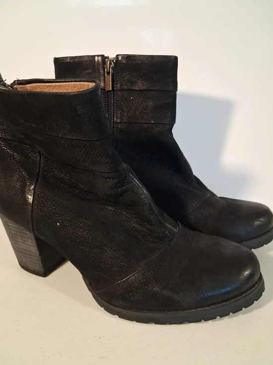 CLARKS Women's Shoes Black Suede Leather Block Heel Zip Ankle Boots Size 9.5