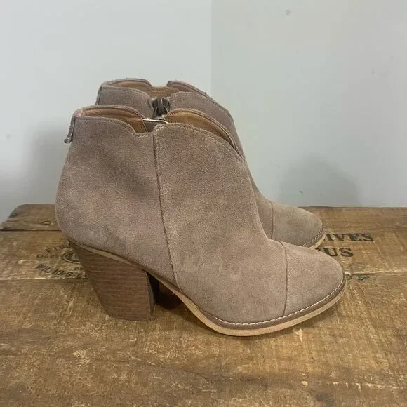 Susina‎ Women’s Size 4 Blakely Tan Suede Ankle Boots / Booties