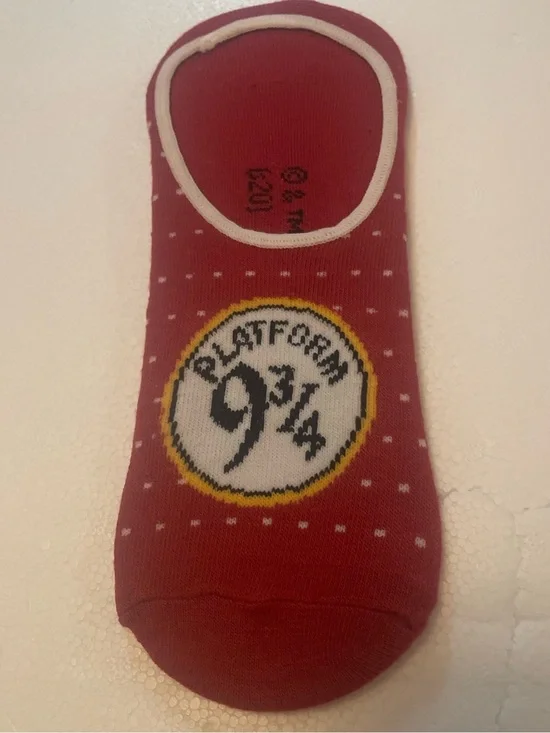 Harry Potter Platform 9 3/4 womens No-Show Socks - Red size 4-10 shoe new