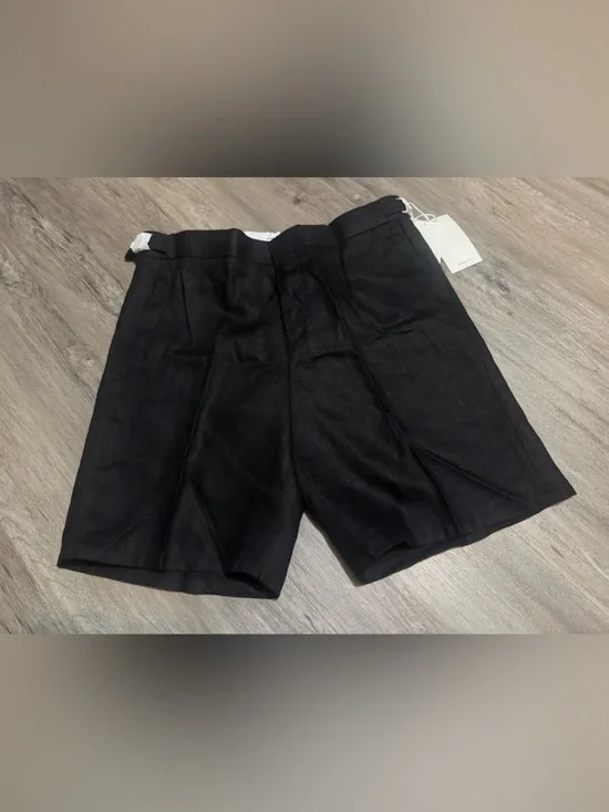 John Henric linen shorts with buckle