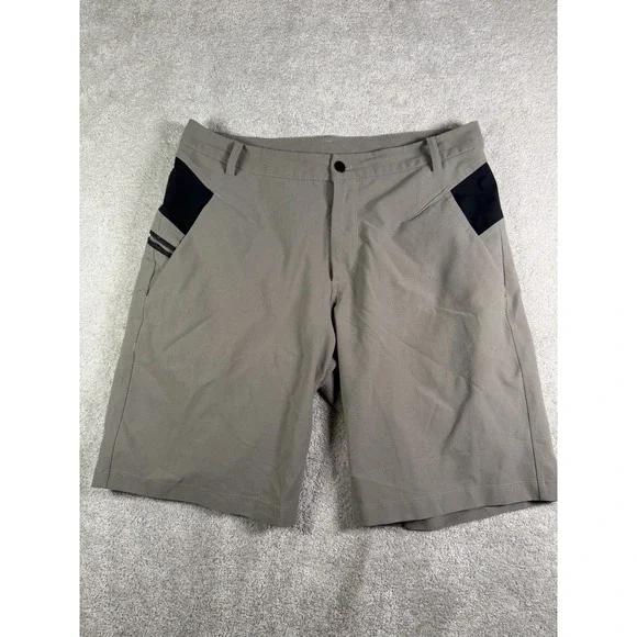 Lululemon Shorts Men's 34 Gray Black Stretch Casual Golf Stretch 10