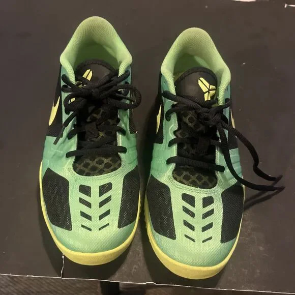 Size 7 (GS) - Nike KB Mentality Low Green
