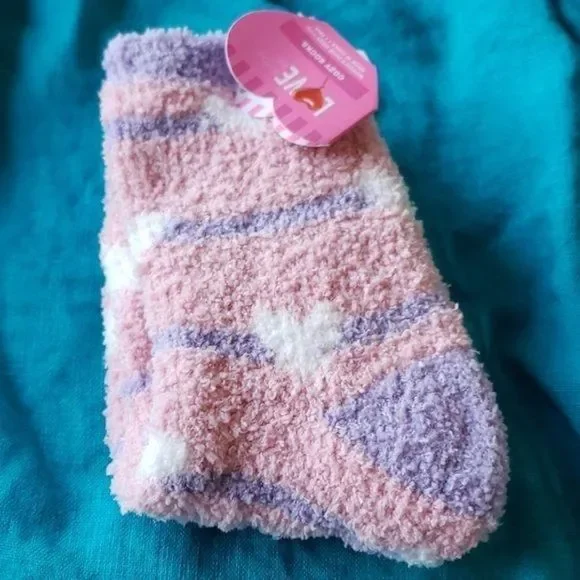 Love In The Air Women Pink Purple Heart Striped Fuzzy Cozy Socks Size 4-10 NEW