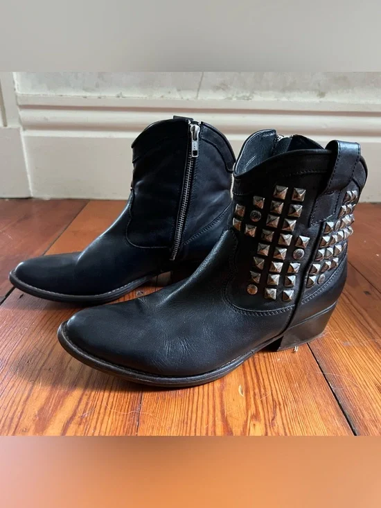 Studded Black Leather Ankle Boots - Steve Madden - size 40