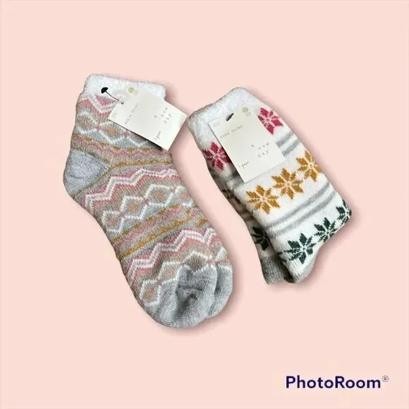 Two pairs of a new day comfy socks one ankle and one crew sizes 4-10