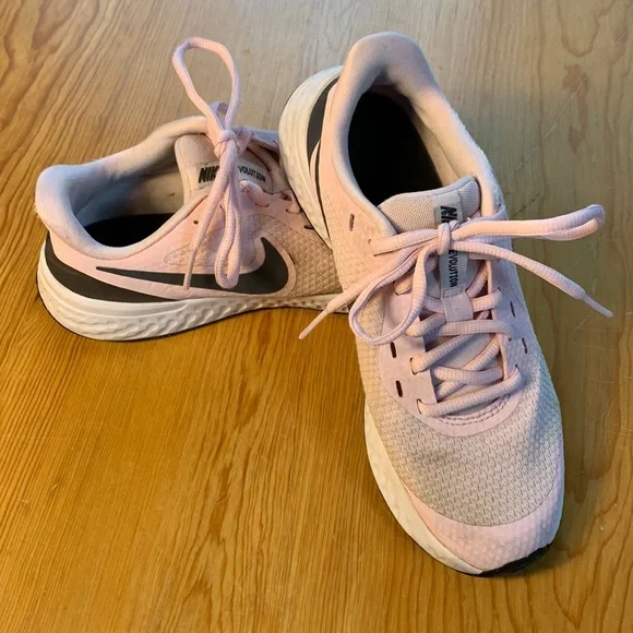 Nike Revolution Sneakers Girls