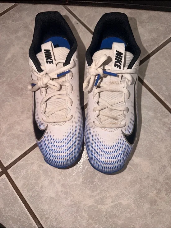 Nike kids Vapor Edge Shark football cleats Size 5