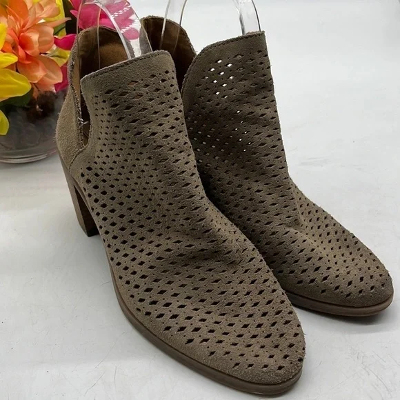 Lucky Brand Podota Tan Suede Cut Out Ankle Bootie Sz 7 MCA1839A