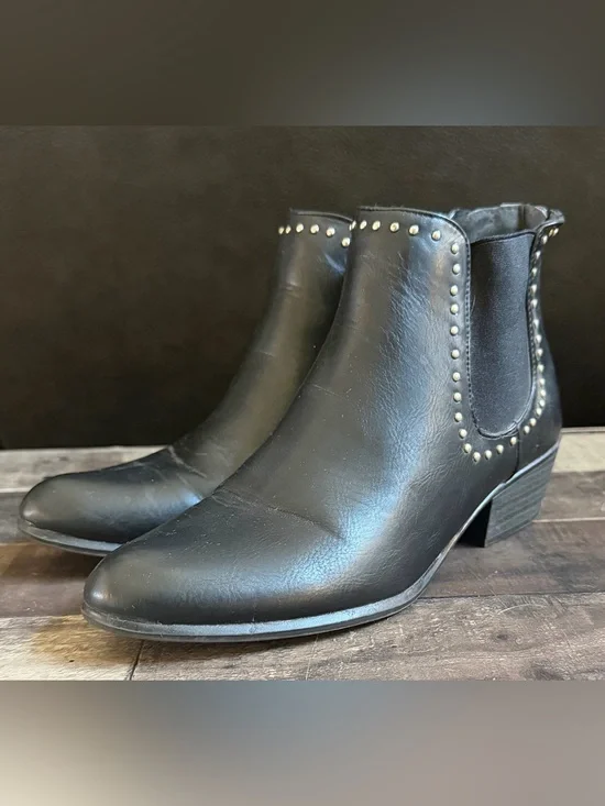 Unionbay Women’s 7.5M Black Ankle Boots With Studs Low Heel Leather Booties