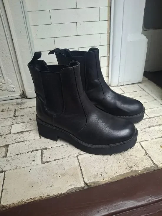 Dirty Laundry Black Platform Chelsea Boots Chunky Lug Sole 5.5 Grunge 90s Boots