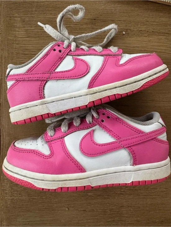 Nike Kids Low-Top Sneakers in Pink and White