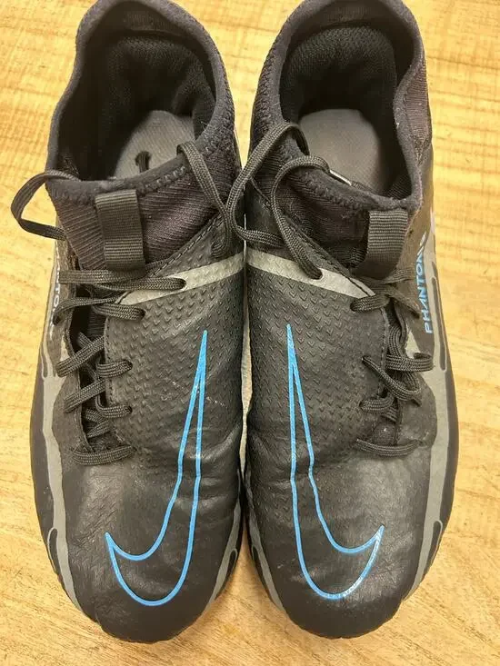 Nike Phantom GT2 Soccer Cleats Size 4.5