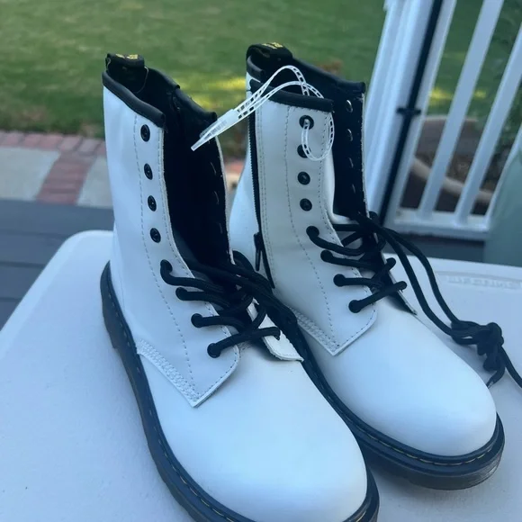 Dr. Martens White Ankle Boots Junior/ladies Size 6 White NWOT