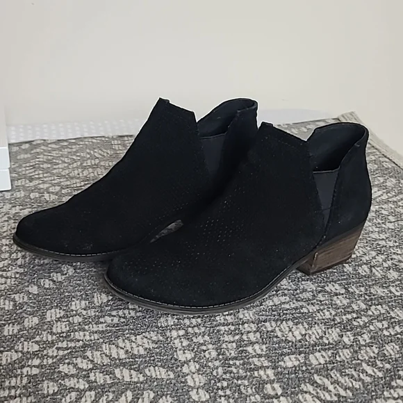 Crown Vintage black leather booties