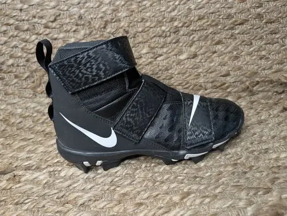 NIKE Force Savage 2 Shark Football Cleat Boys Size US 5Y Black White AQ7723-001