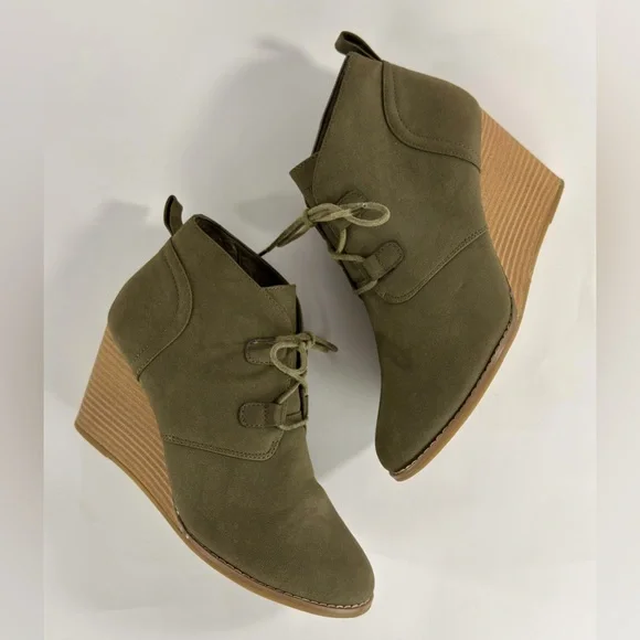 Nautica Women 10 Vaeda Wedge Ankle Booties Olive Green Vegan Suede Lace Up Boots