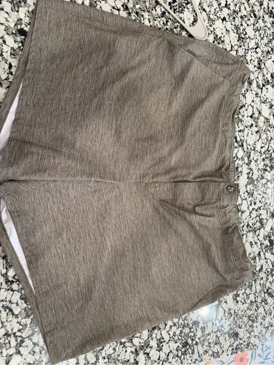 Land’s End Men’s Performance Shorts Olive Green XXl 44-46