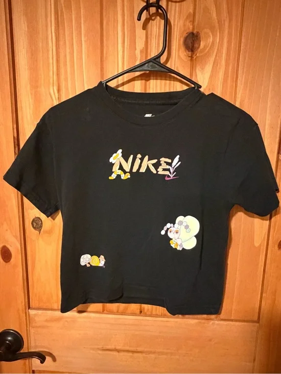 Nike Sportswear Seasonal Story Kids T-Shirt Loose Fit The Nike Butterfly Sz Med
