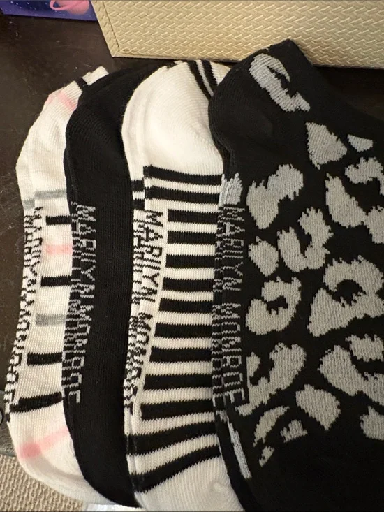 Marilyn Monroe 4 piece No show Socks Women’s Black & White Shoe Size 7-11