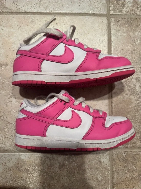 Nike Kids Low-Top Sneakers in Pink and White