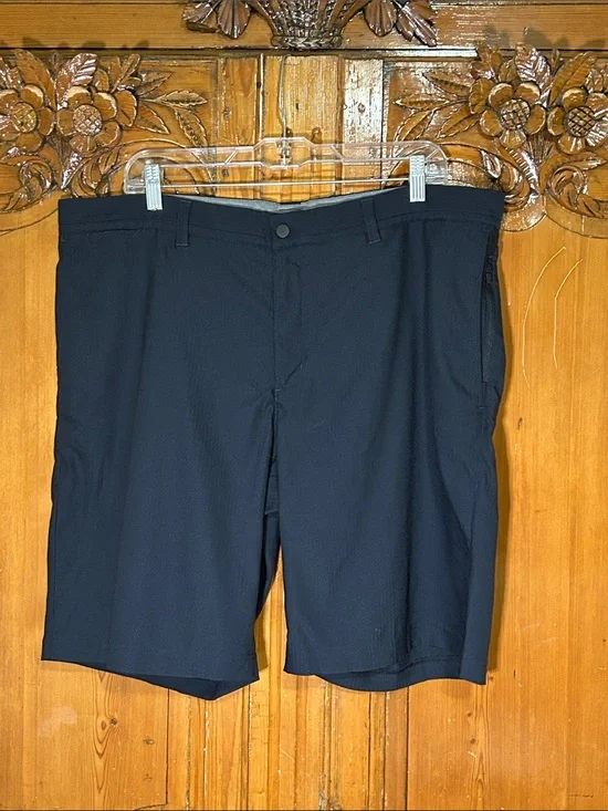 Tiger Woods Collection Men’s Golf Shorts. Size 40