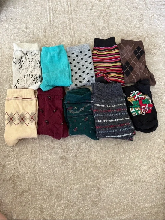Lot of 10 pairs women's patterned thin socks