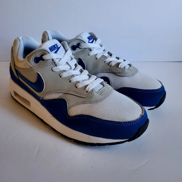 Nike Air Max Style Sneakers in White and Blue Youth Size 6