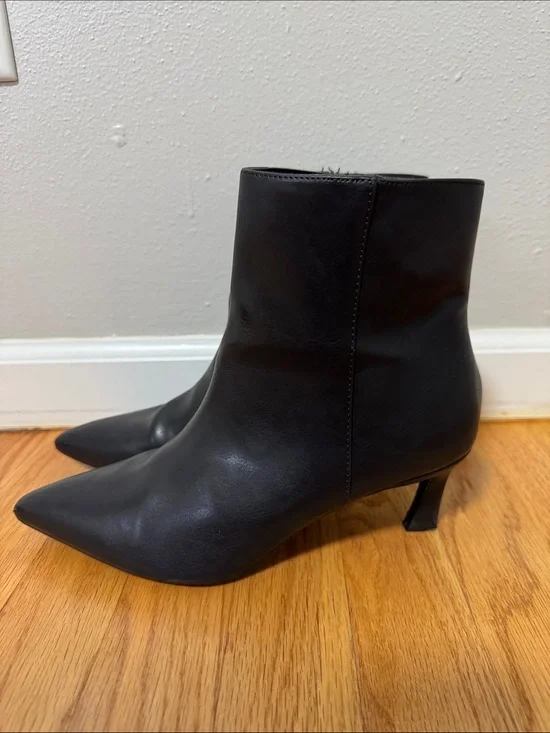 Madden Girl Black Pointed Toe Leather Ankle Booties