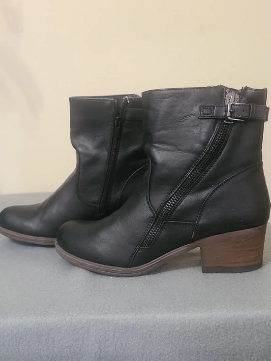 Crown‎ Vintage Women’s Black Ankle Boots with Side Zip Low Block Heel - Size 11M