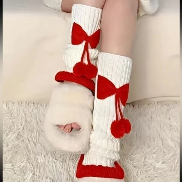 🖤 TRENDING!! Women’s Rib-knit leg warmers with pom-poms and ruffle - NWT