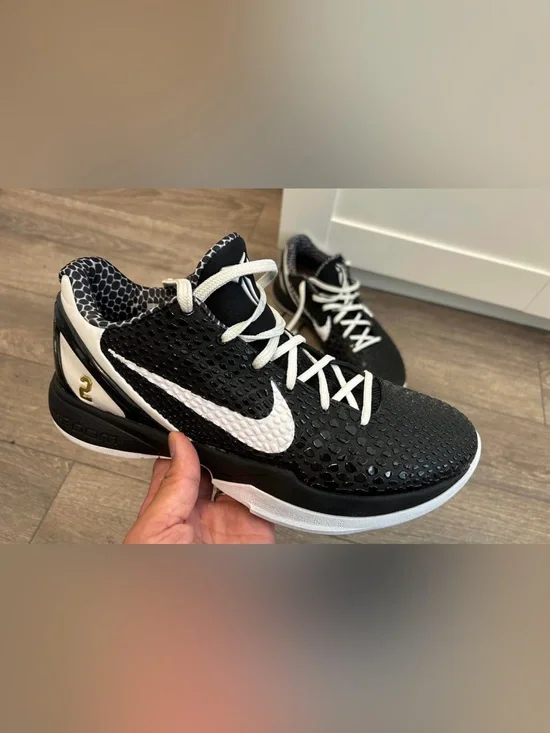 Nike mens Black and White Low-Top Sneakers size 13