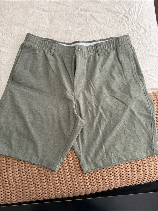 Under Armour Men's Stretch Elastic Waist Shorts - Olive Green