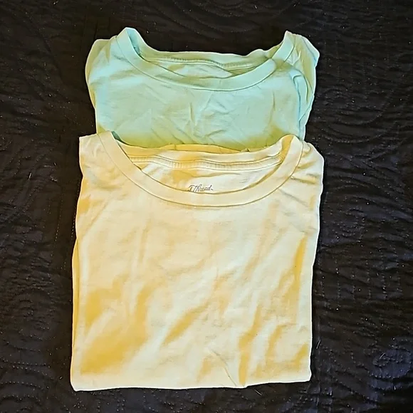 Universal thread shirt size‎ large