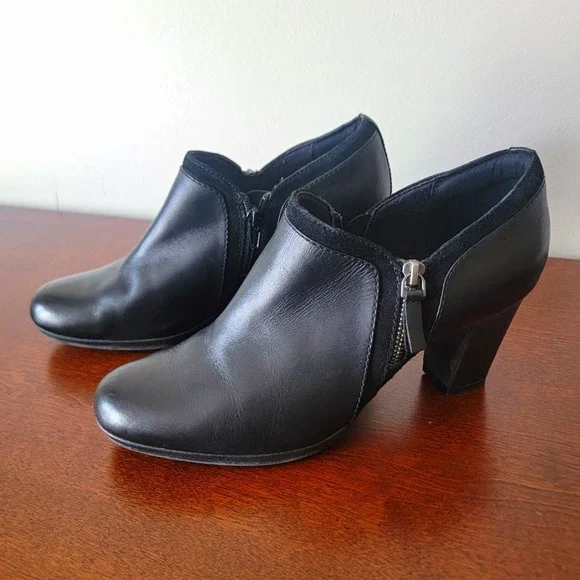 Clarks Women's 11M Black Leather Ankle Bootie Side Zip Round Toe Block Heel GUC