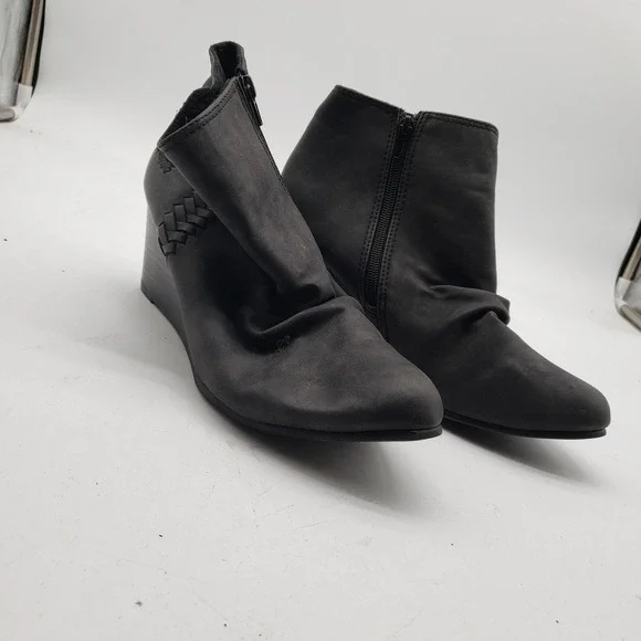 Blowfish Boots Womens Size 10 Black Wedge Ankle Booties Side Zip Braided‎ Detail