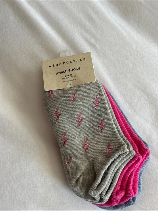 Aeropostale Ladies 3-Pack Ankle Socks in Gray, Pink, Blue W Lightening Bolts