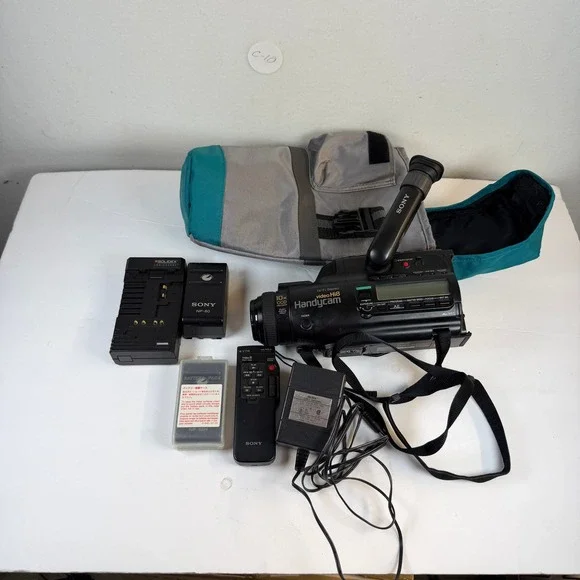 Sony‎ Handycam CCD-FX710 Video Hi8 Camcorder Bundle Parts Repair C-10