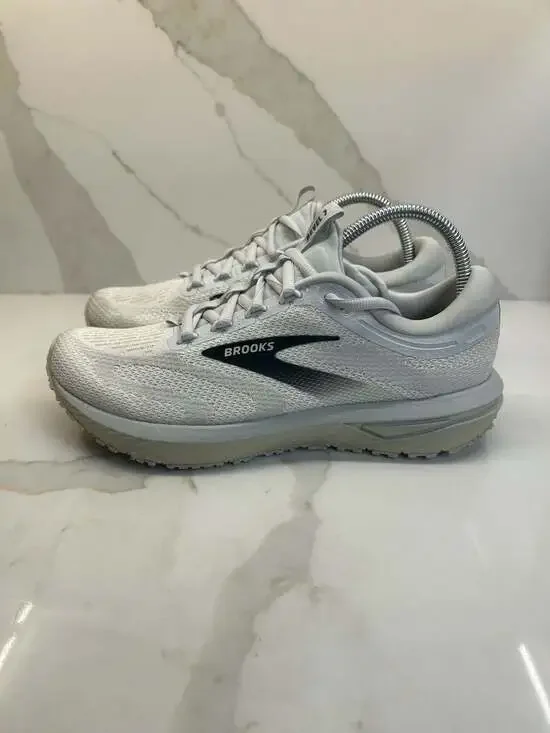 Brooks ( Size 8)